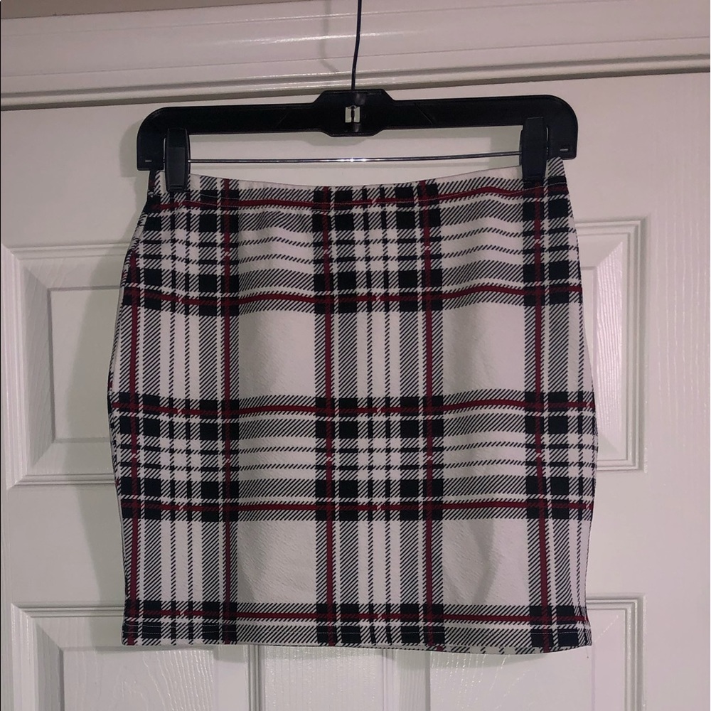 Tight Fitting Checkered Skirt